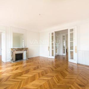 Flat Rue Auguste Comte in Paris