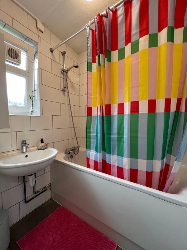 Room Evelyn Walk in Greater London