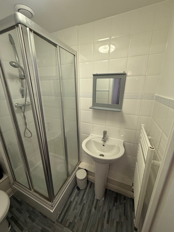 Room London Road in Greater London