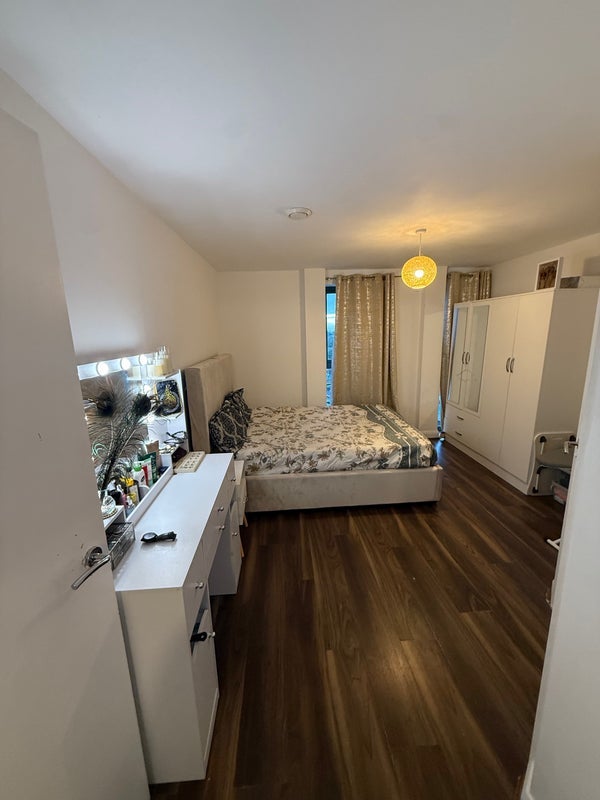 Room London Road in Greater London