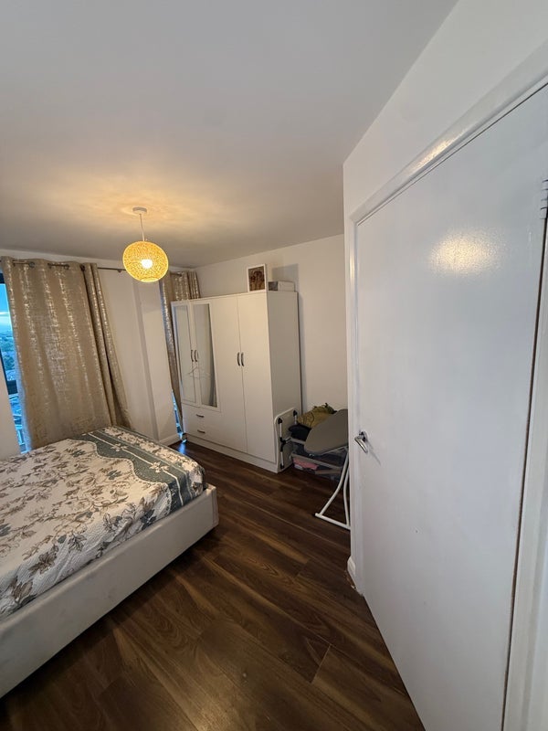Room London Road in Greater London