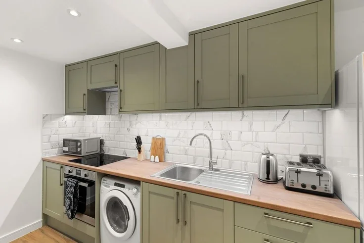 Flat Mackenzie Road in Greater London
