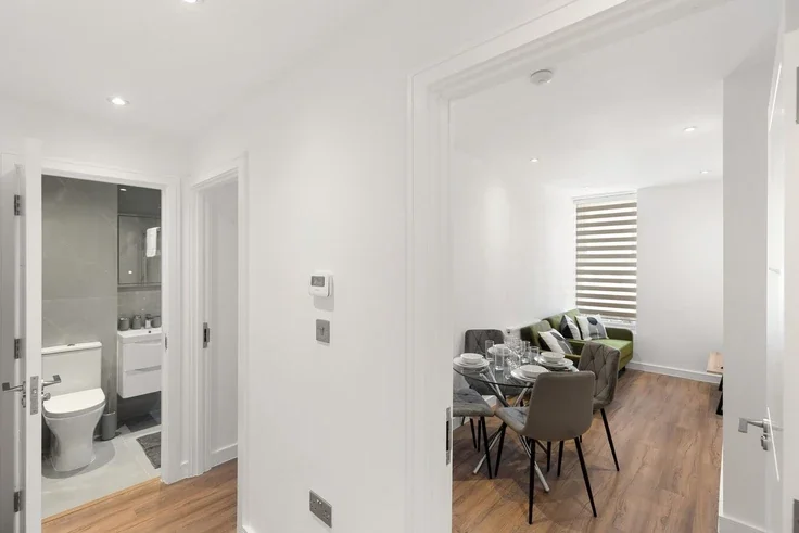 Flat Mackenzie Road in Greater London