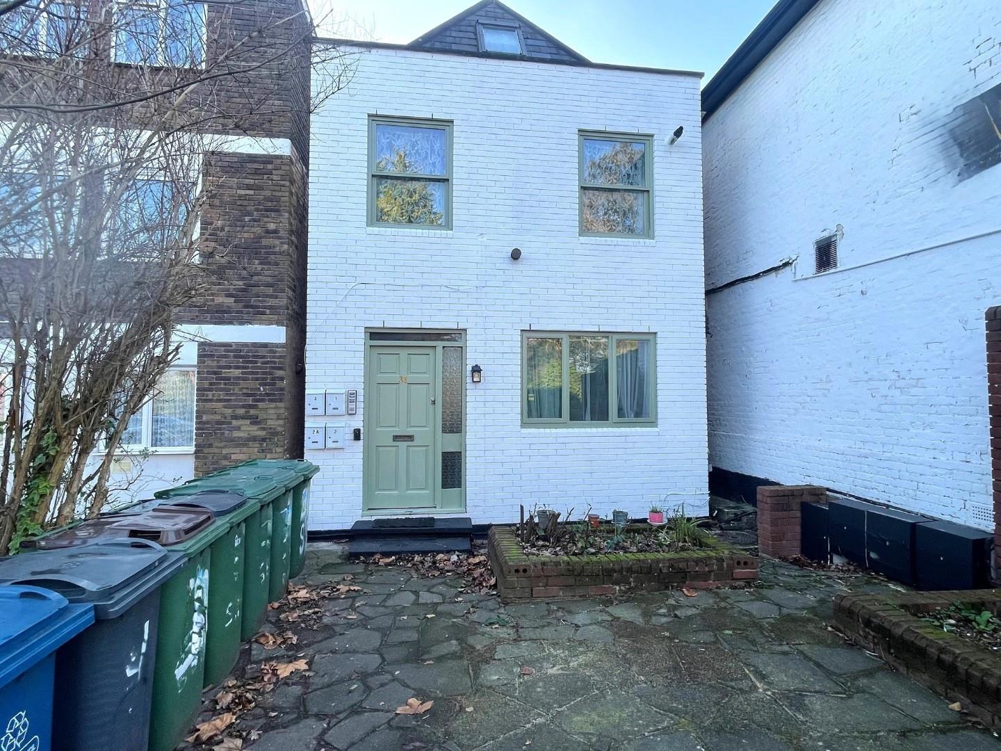 Flat Stanmore Hill in Greater London