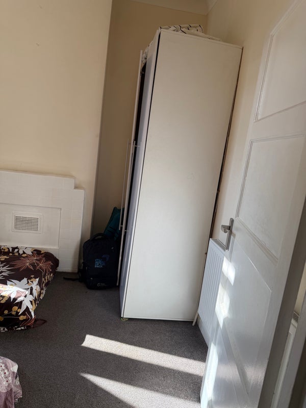 Room Aintree Avenue in Greater London