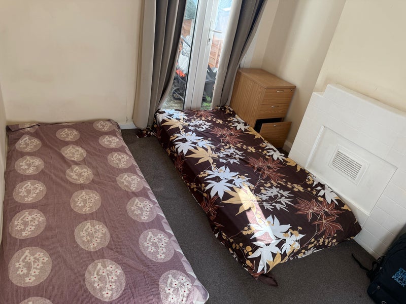 Room Aintree Avenue in Greater London