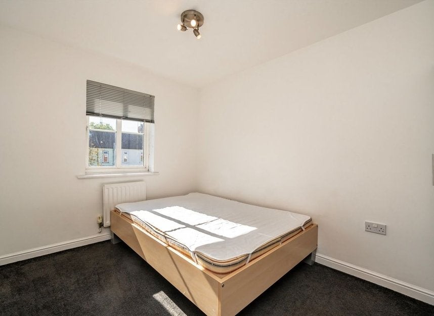 House Manchester Court in Greater London