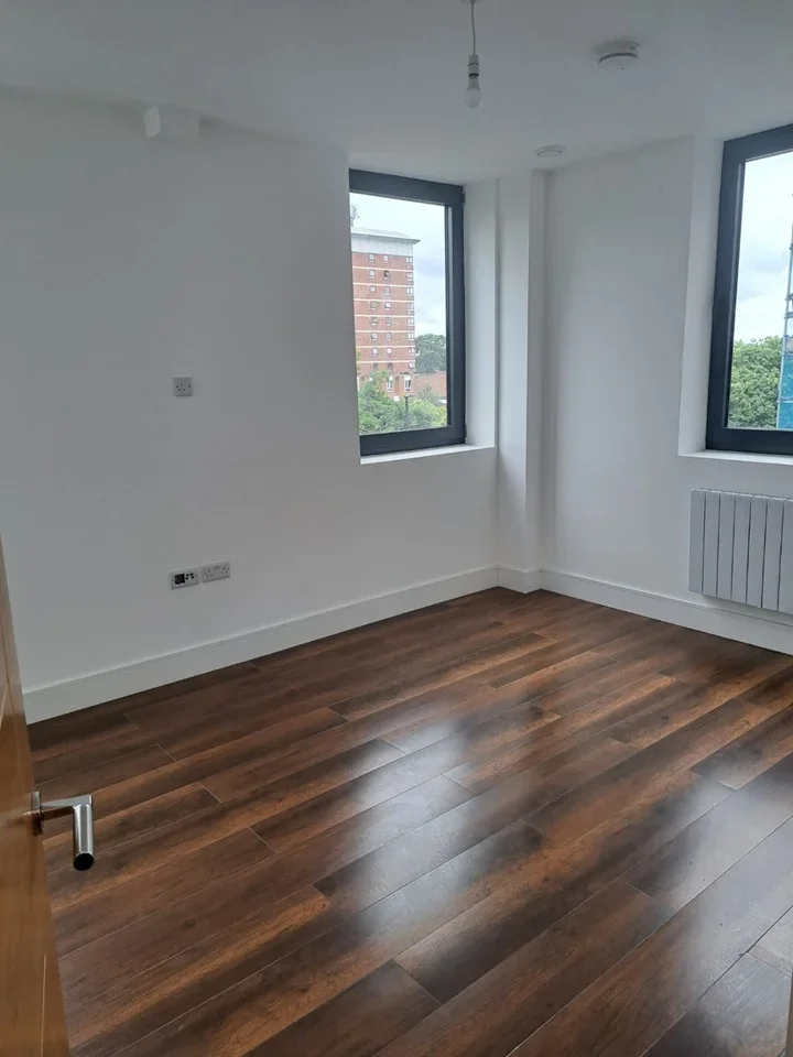 Flat Staines Road in Greater London