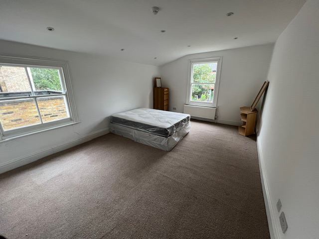 Room Nello James Gardens in Greater London