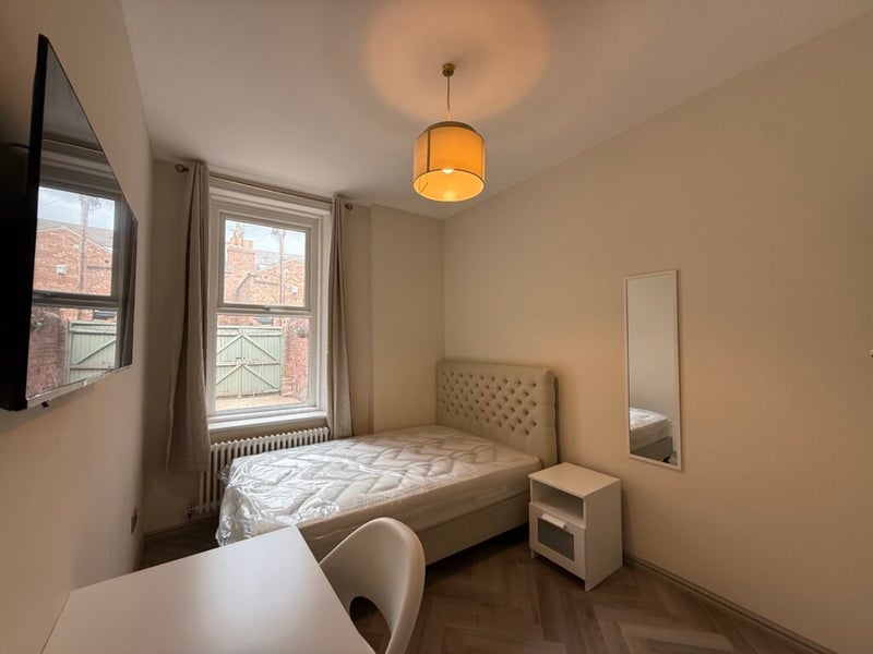 Room Hazelwood Avenue in Newcastle upon Tyne