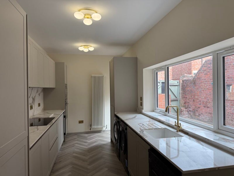 Room Hazelwood Avenue in Newcastle upon Tyne