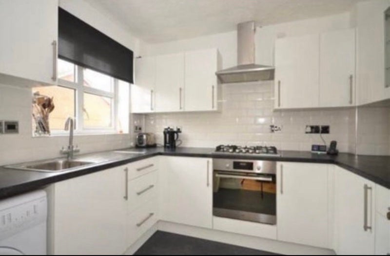 Room Caburn Heights in Crawley