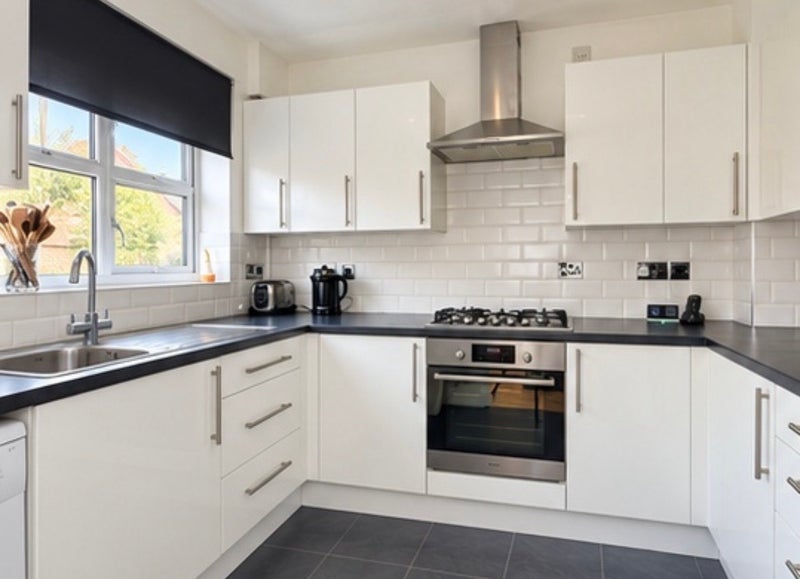 Room Caburn Heights in Crawley
