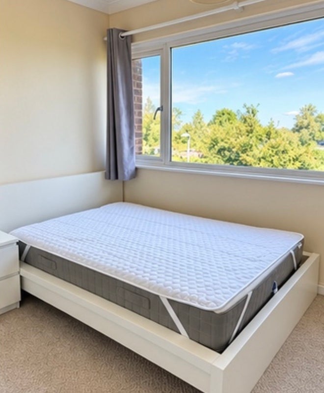 Room Caburn Heights in Crawley