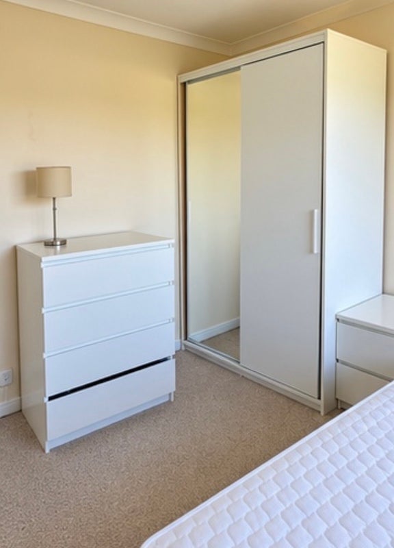 Room Caburn Heights in Crawley