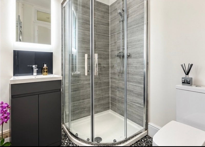 Room Caburn Heights in Crawley