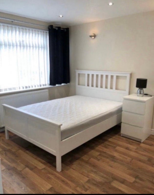 Room Caburn Heights in Crawley