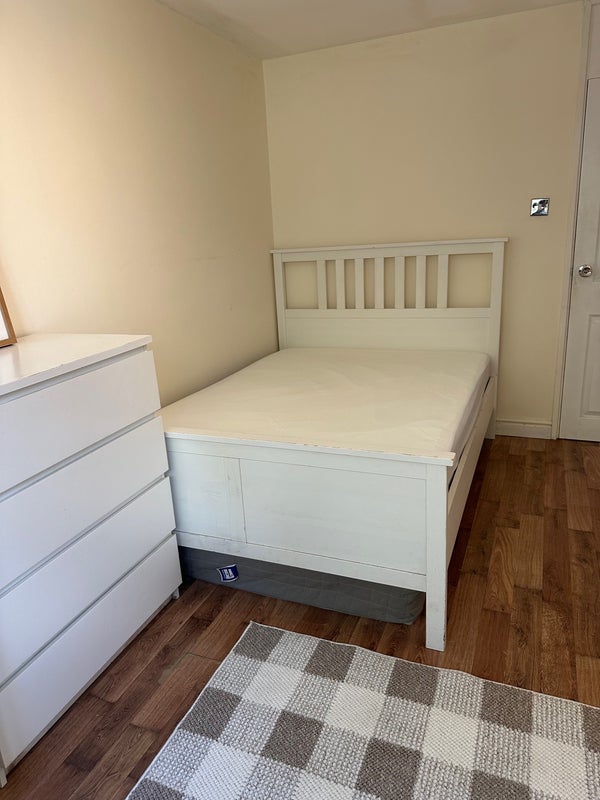Room Caburn Heights in Crawley
