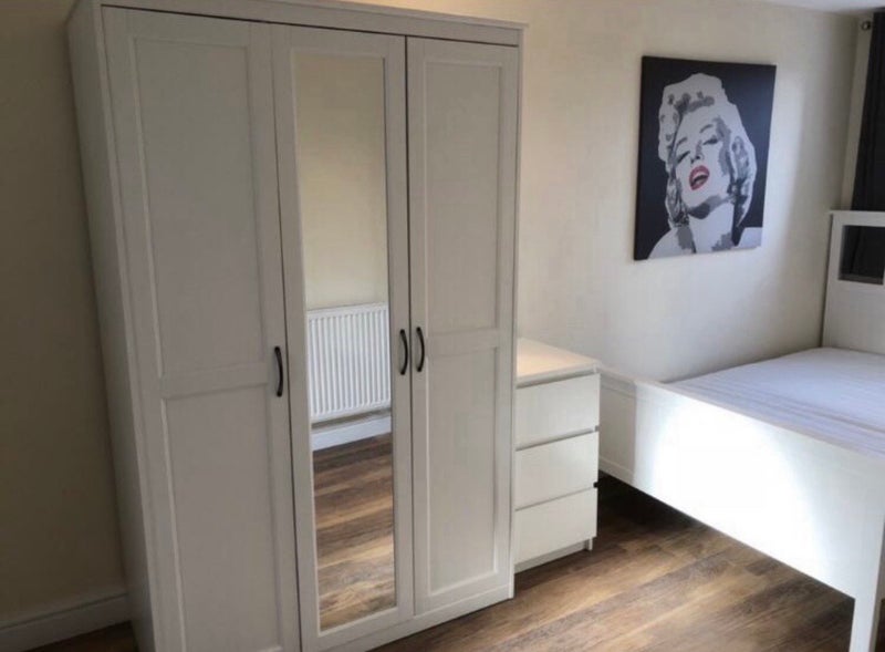 Room Caburn Heights in Crawley