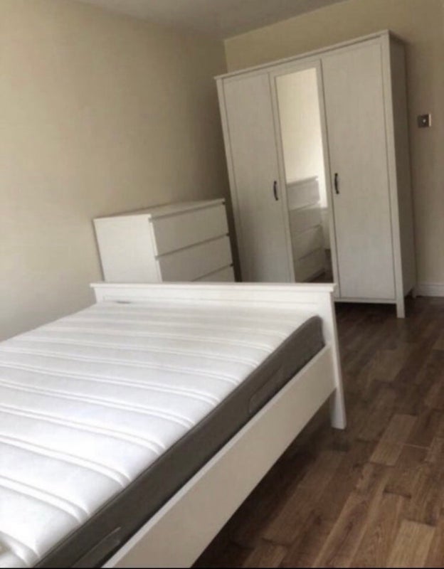 Room Caburn Heights in Crawley