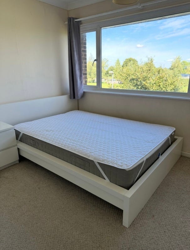Room Caburn Heights in Crawley