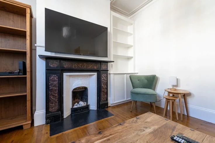 Flat Broughton Street in Greater London
