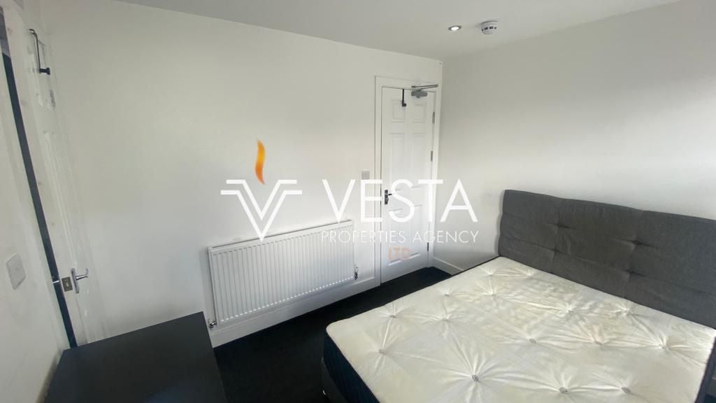 Room Walsgrave Road in Coventry