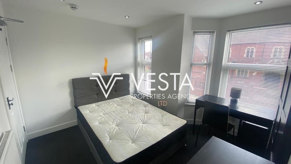 Room Walsgrave Road in Coventry