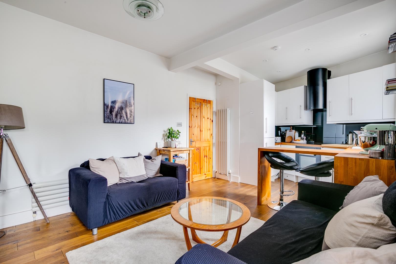 Flat Kent Road in Greater London