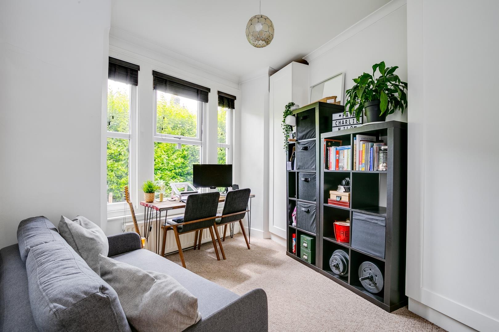 Flat Kent Road in Greater London