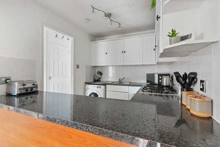 Flat Millstream Close in North Hertfordshire