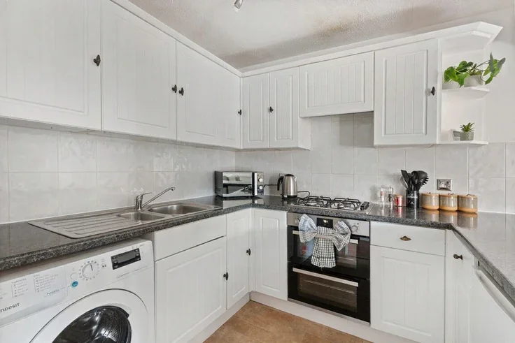 Flat Millstream Close in North Hertfordshire
