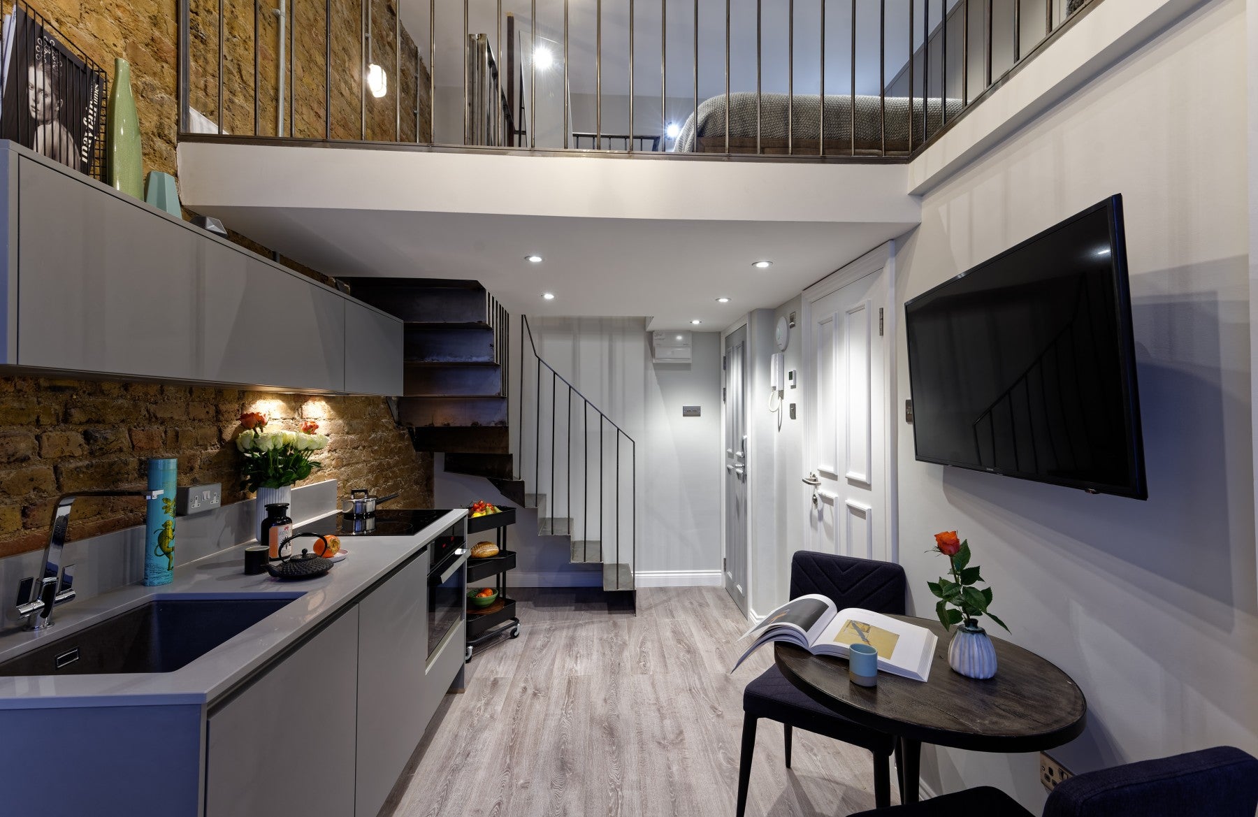 Flat Linden Gardens in Greater London