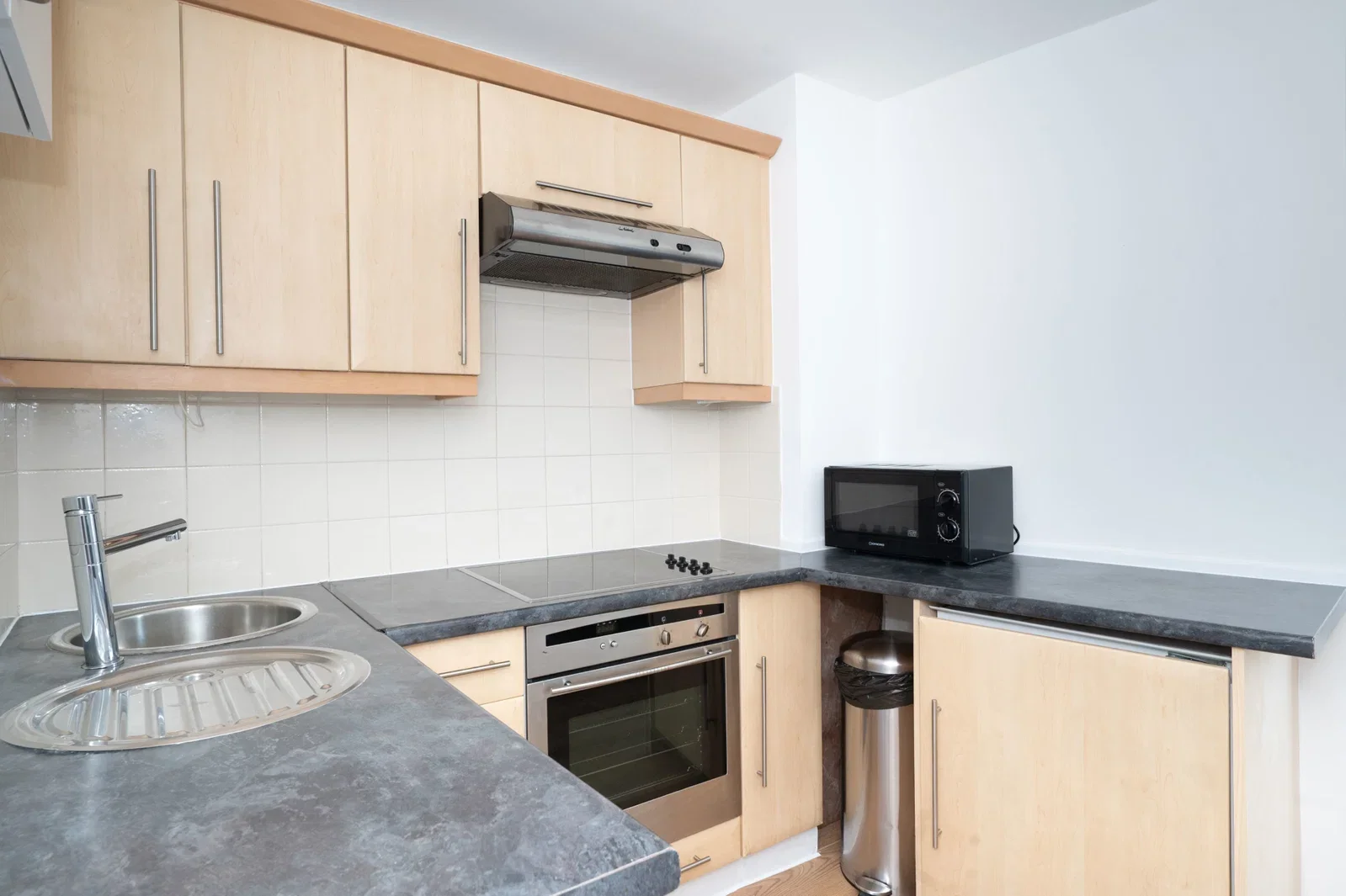Flat Sloane Avenue in Greater London