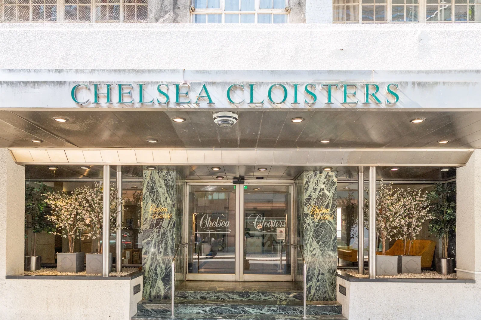 Flat Sloane Avenue in Greater London