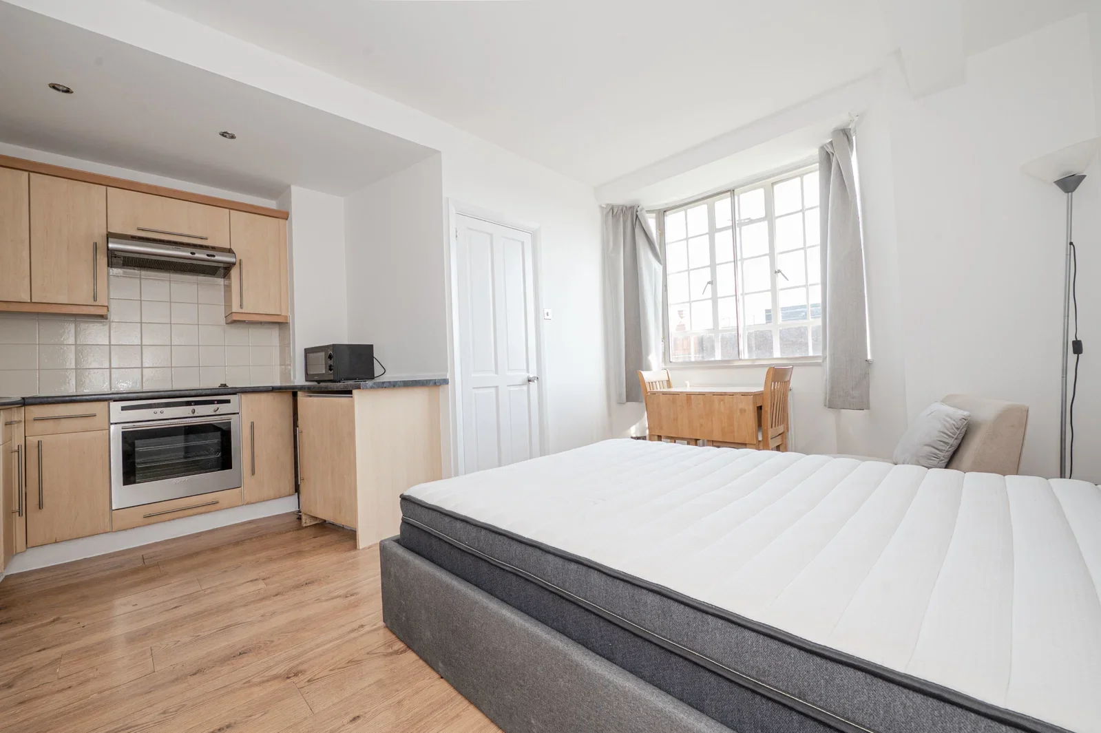 Flat Sloane Avenue in Greater London