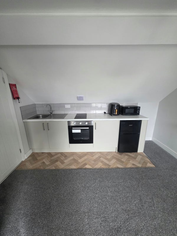 Flat Albert Road in Tamworth