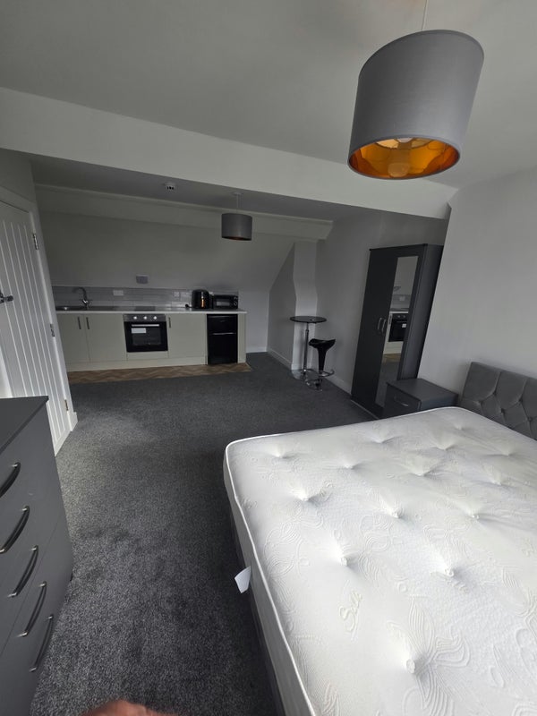 Flat Albert Road in Tamworth