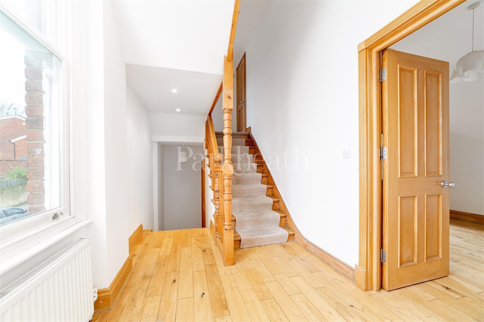 Flat Hillfield Road in Greater London