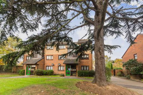 Flat Alders Close in London