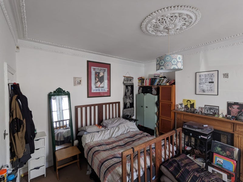 Room Upton Road in Bristol