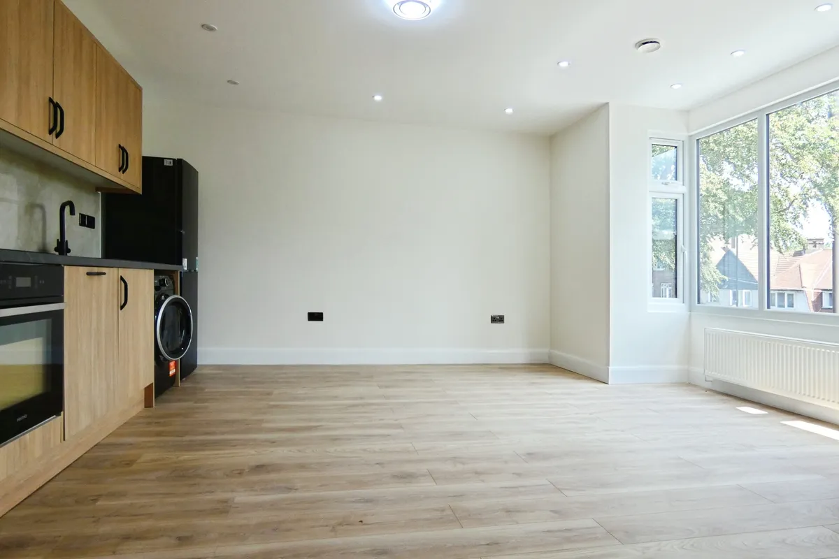 Flat Manor Road in Greater London