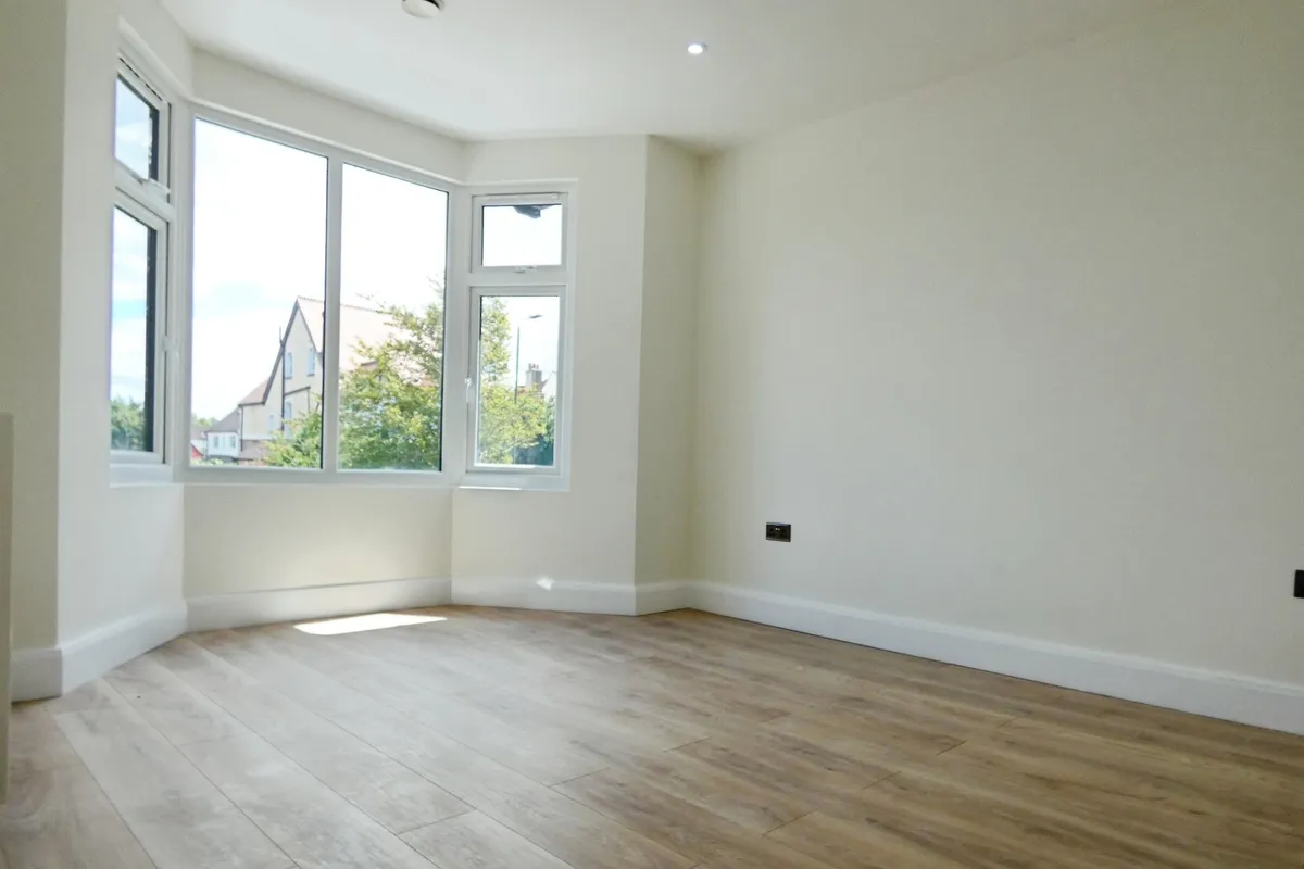 Flat Manor Road in Greater London