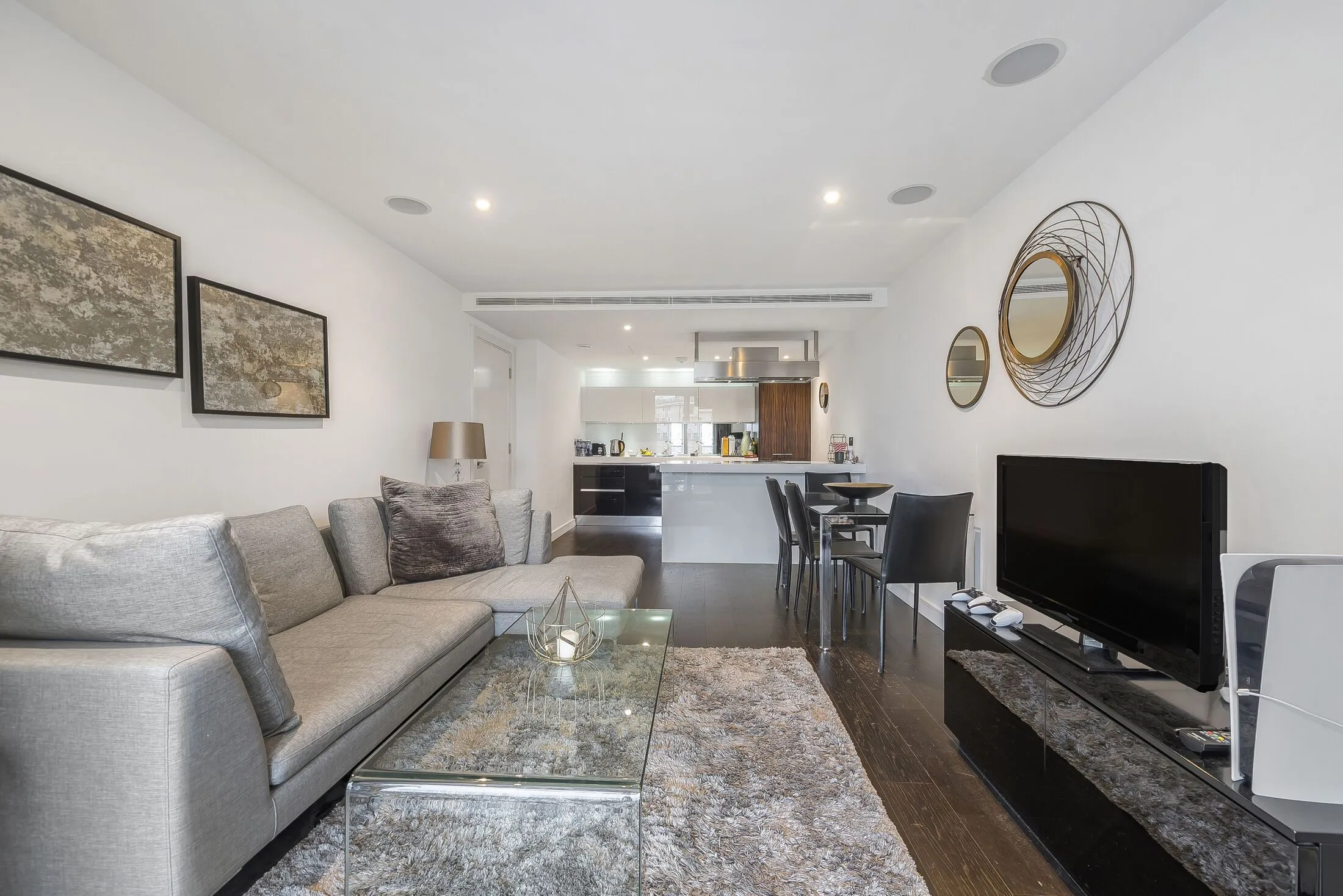Flat Gatliff Road in City of Westminster