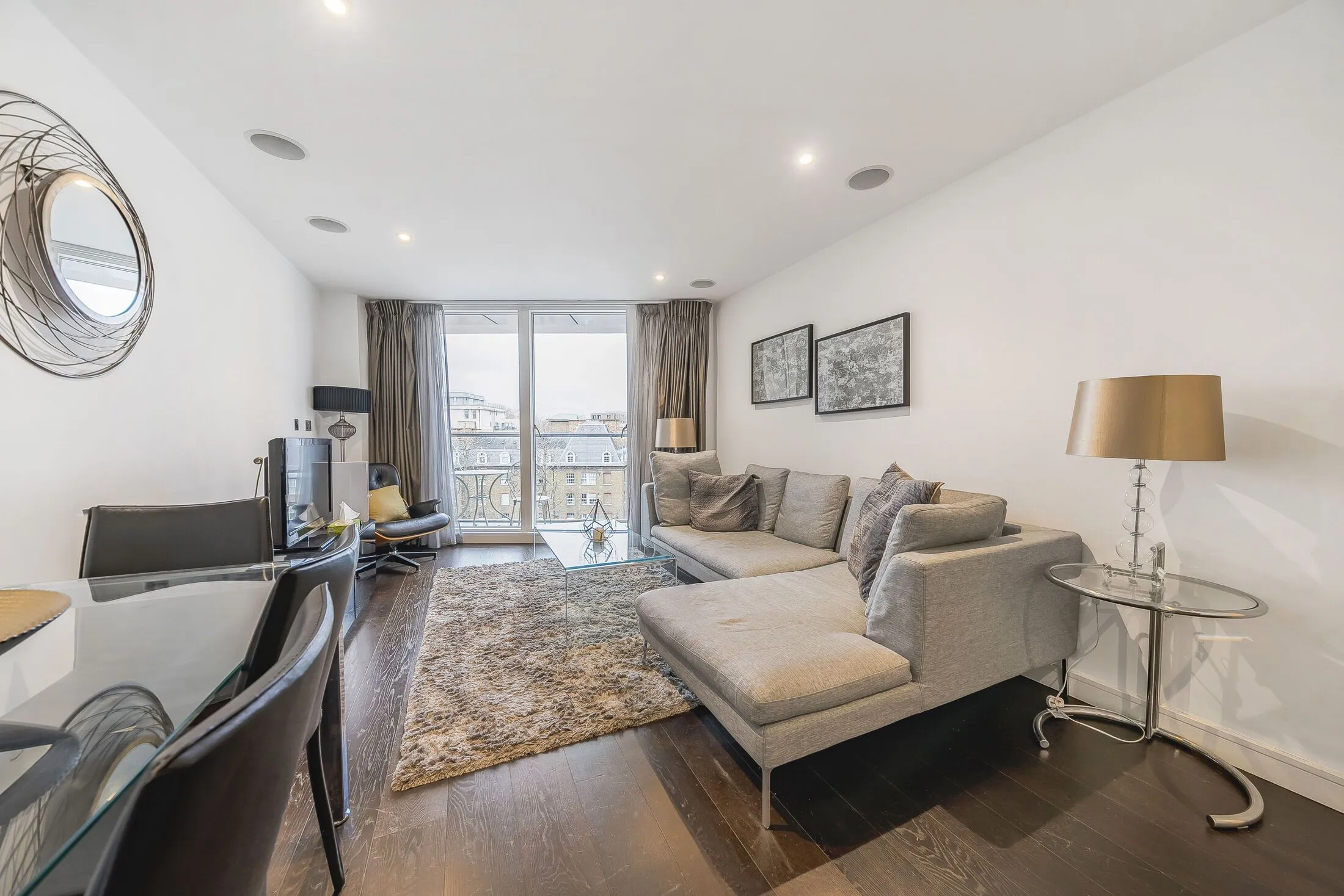 Flat Gatliff Road in City of Westminster