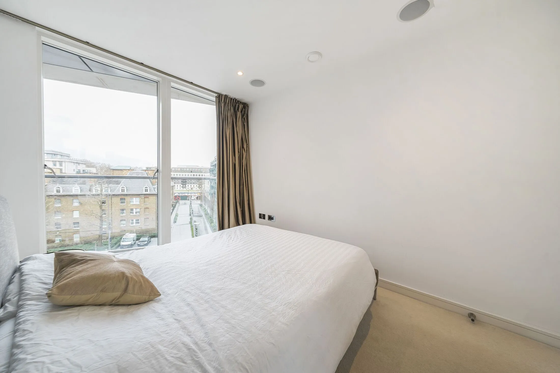 Flat Gatliff Road in City of Westminster