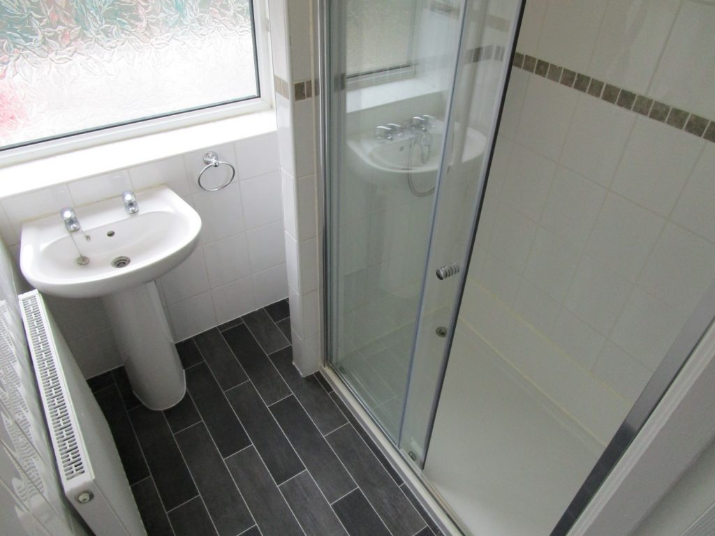 Flat Foxcroft Way in Leeds