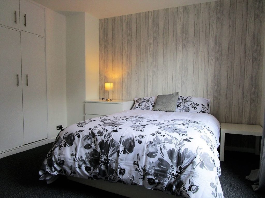 Flat Foxcroft Way in Leeds
