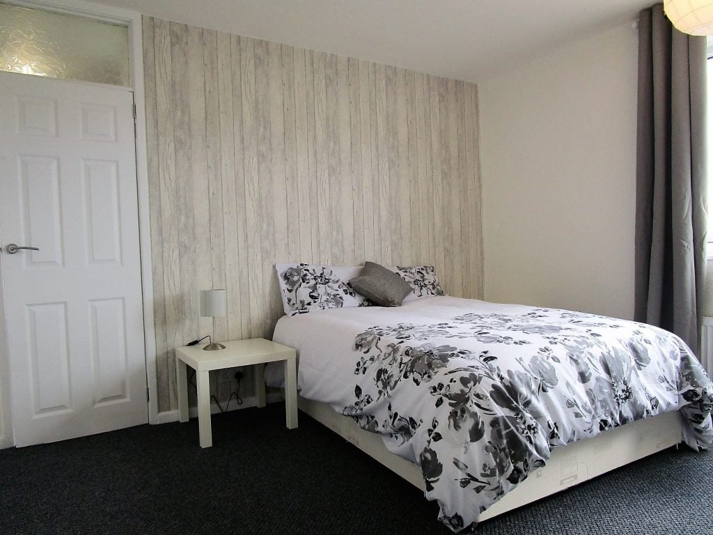 Flat Foxcroft Way in Leeds