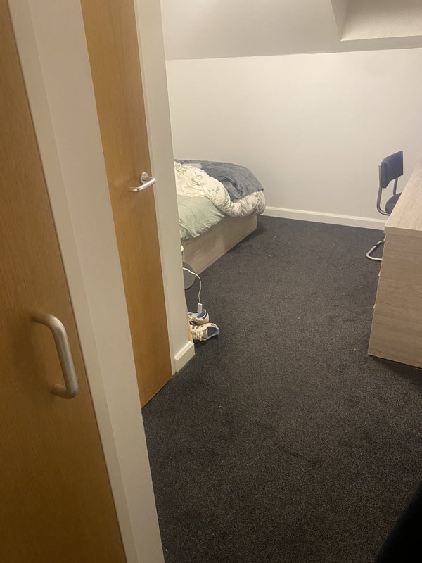 Room Maindy Road in Cardiff